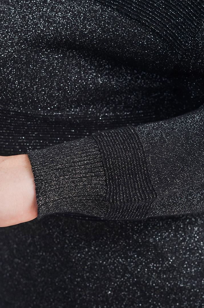 Довгий джемпер з рельєфною в’язкою та блискучою ниткою великих розмірів