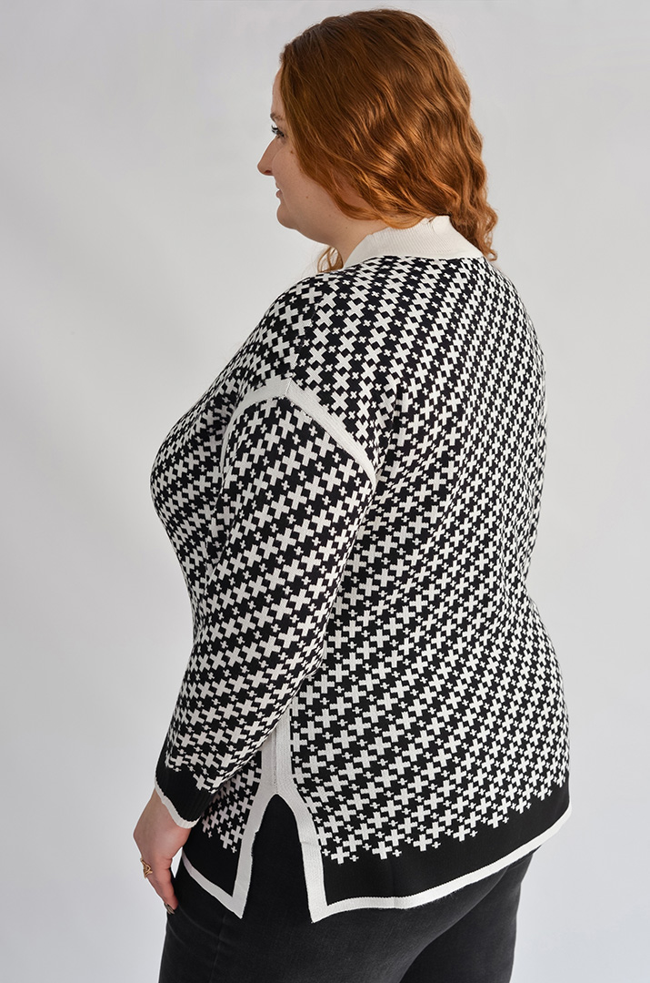 Джемпер короткий з геометричним візерунком великих розмірів