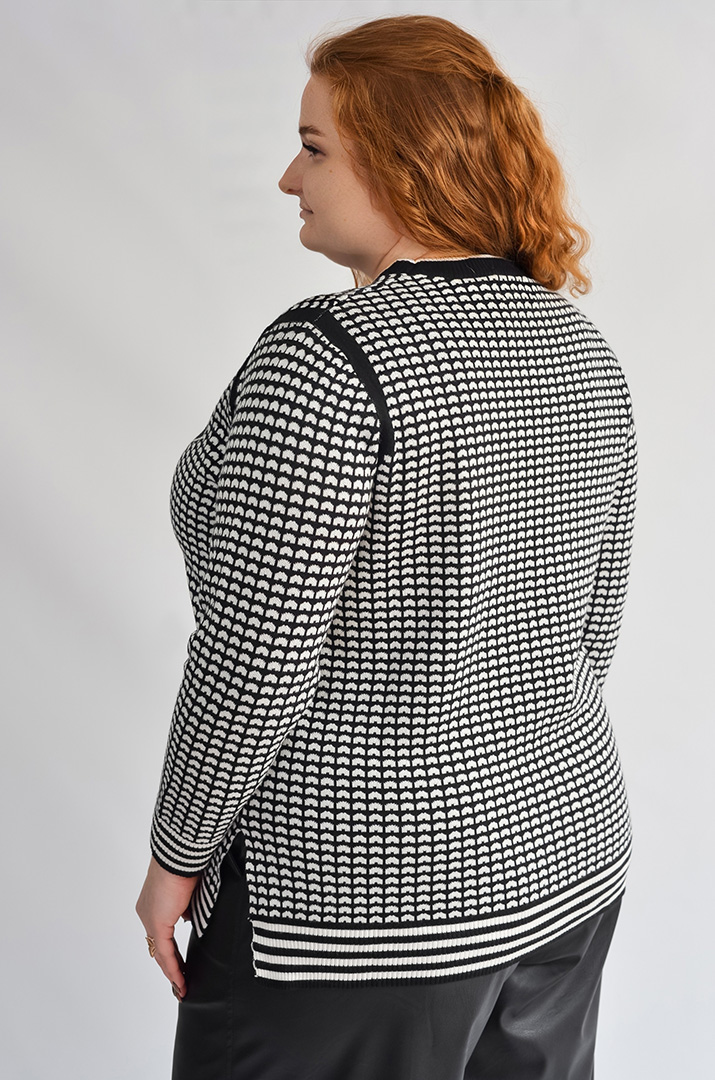 Короткий джемпер з графічним візерунком великих розмірів