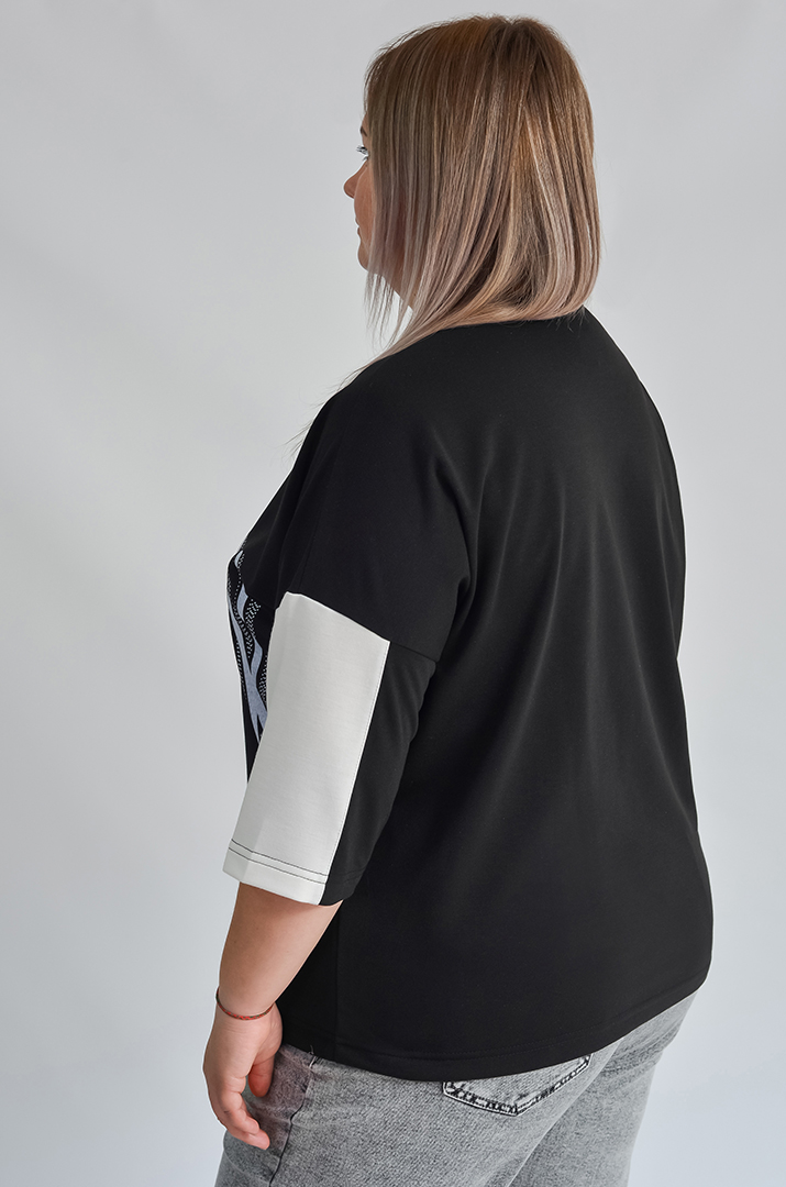 Джемпер з контрастними рукавами та написом великих розмірів