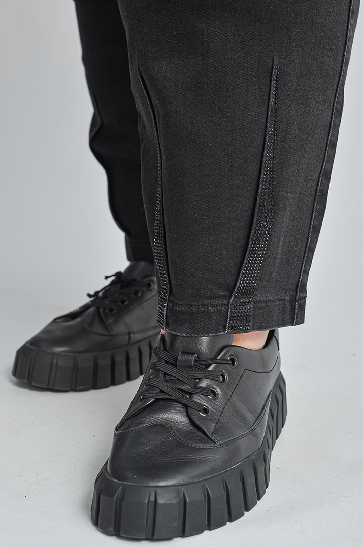 Джинси банани з декоративними камінцями великих розмірів