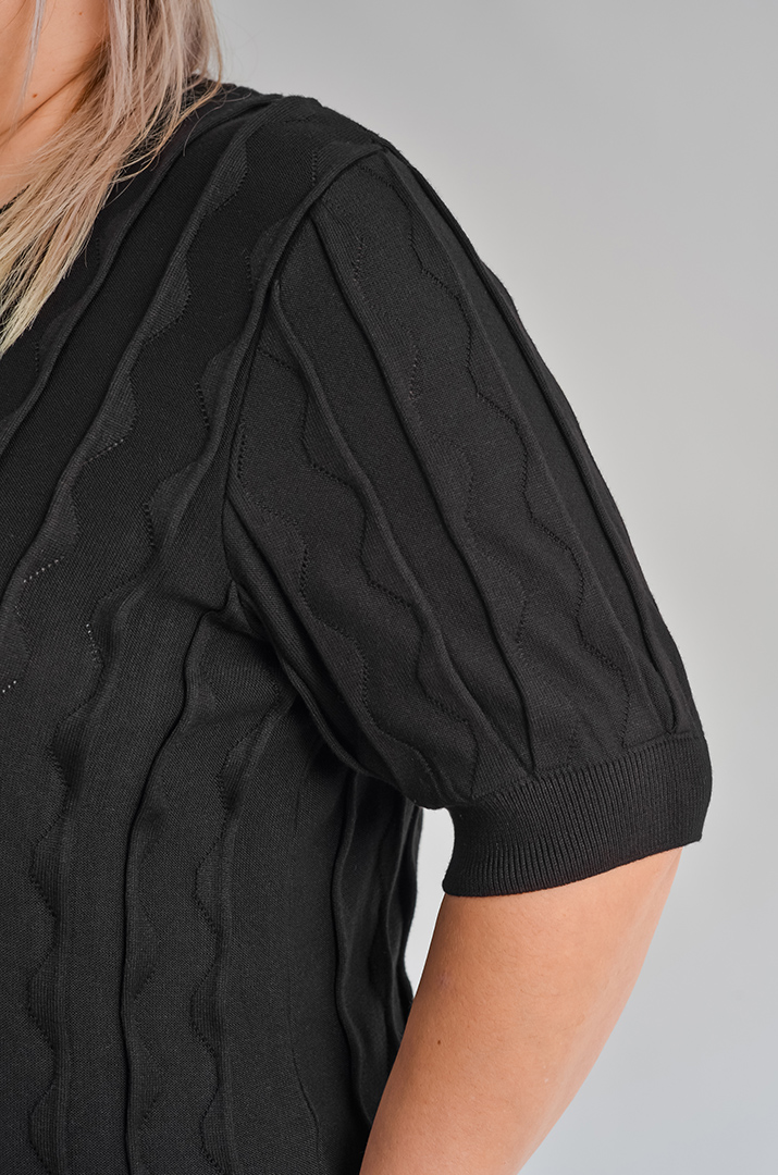 Джемпер з хвилястим рельєфом і коротким рукавом великих розмірів