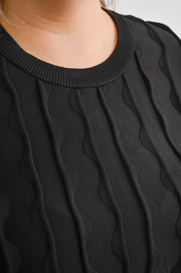 Джемпер з хвилястим рельєфом і коротким рукавом великих розмірів