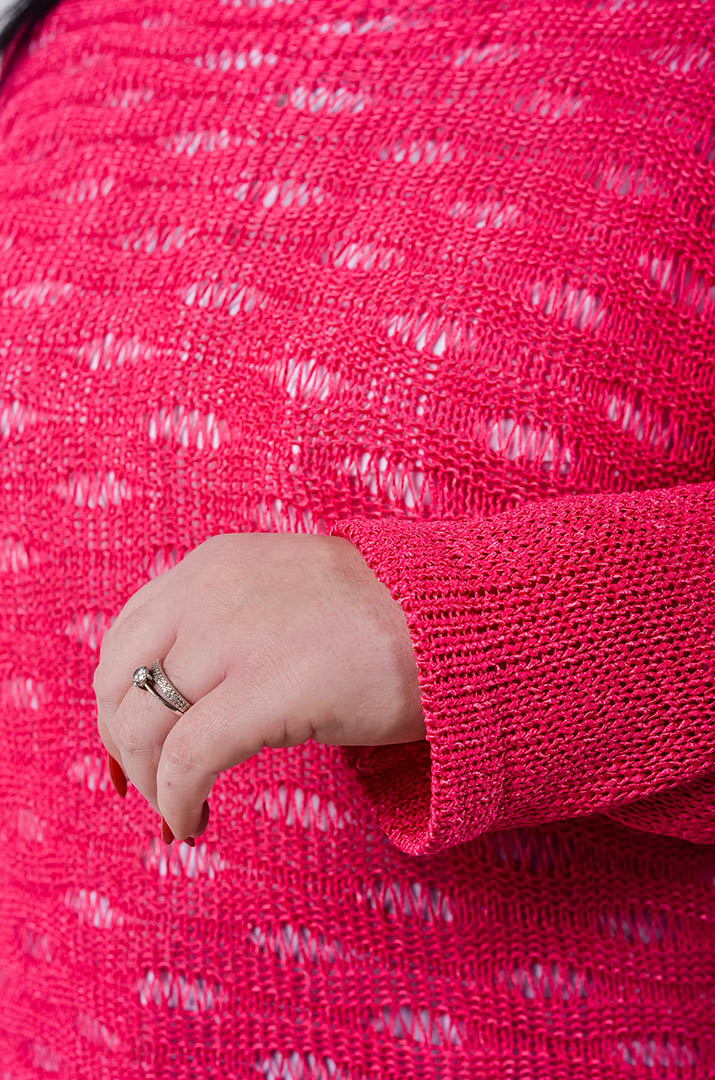 Джемпер короткий з крупною ажурною в’язкою великих розмірів