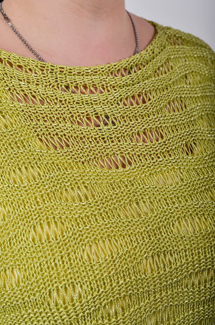 Джемпер короткий з крупною ажурною в’язкою великих розмірів