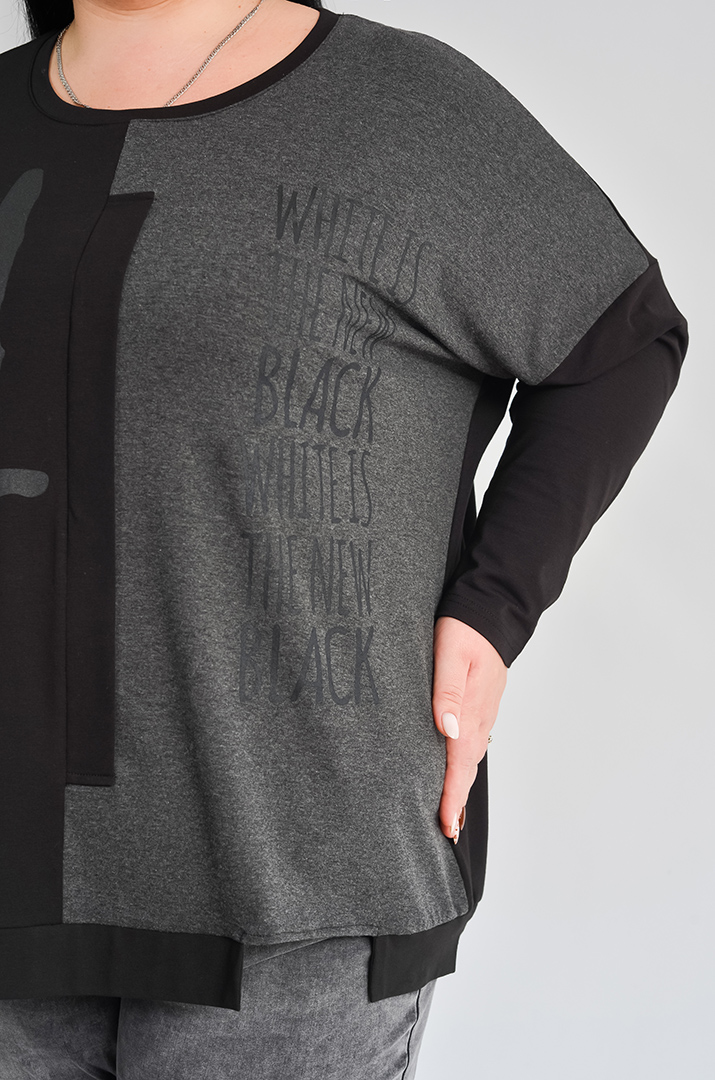 Джемпер в графітово-чорних кольорах з написами великих розмірів