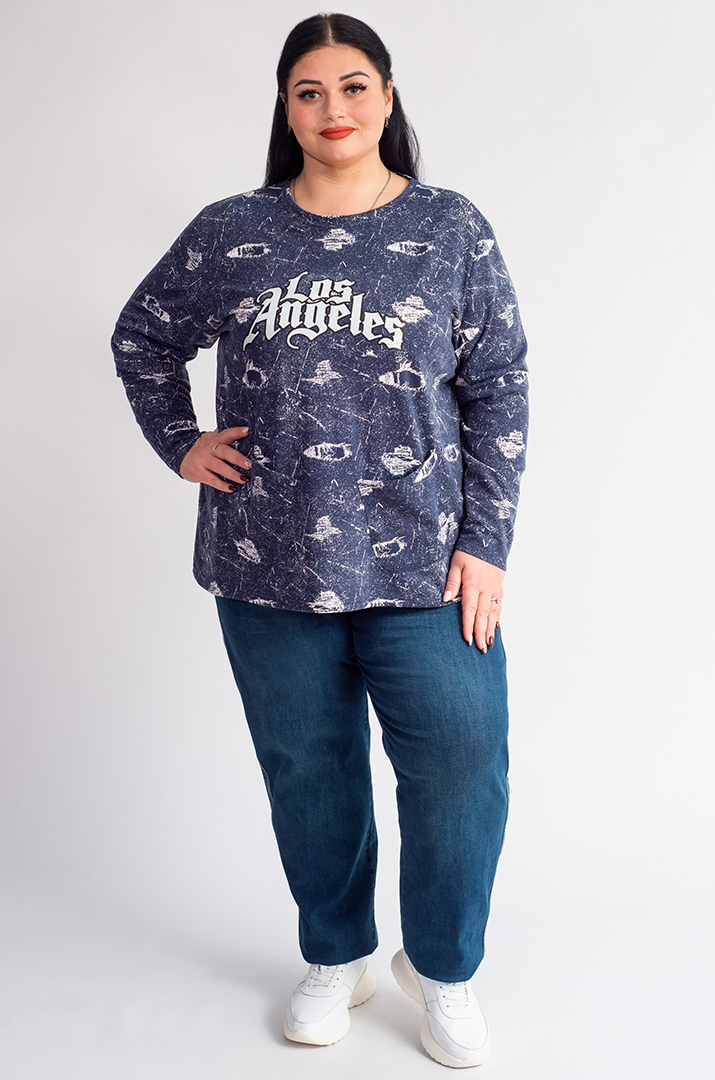 Джемпер з абстрактним візерунком і написом великих розмірів