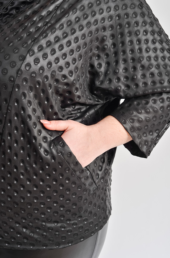 Джемпер с рельефным узором в черном цвете больших размеров