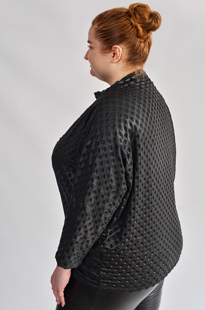 Джемпер с рельефным узором в черном цвете больших размеров