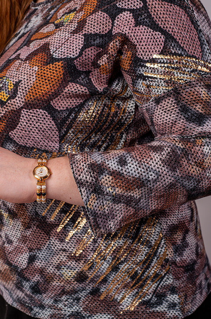 Джемпер короткий з квітковим принтом і насиченими акцентами великих розмірів