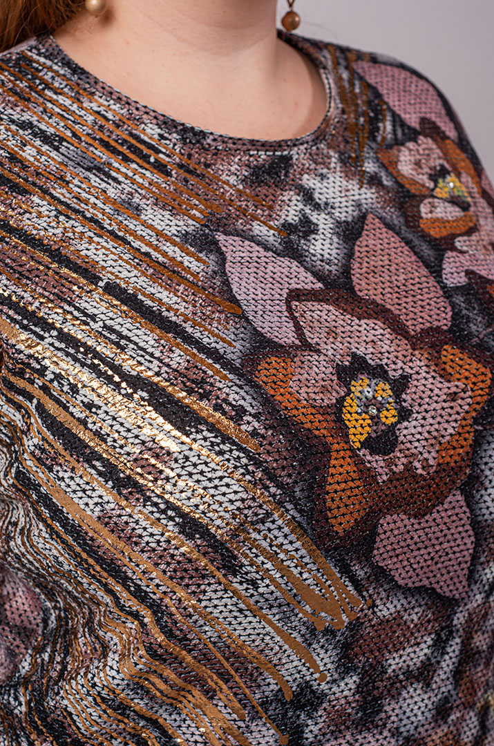 Джемпер короткий з квітковим принтом і насиченими акцентами великих розмірів