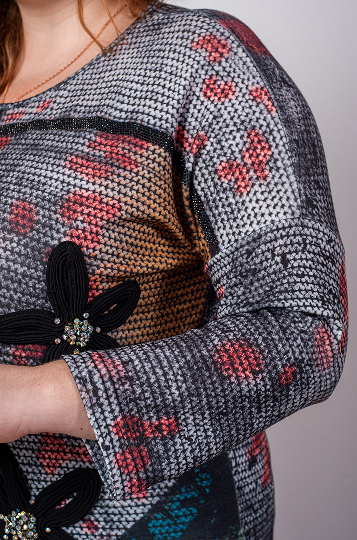 Джемпер спорт із принтом та текстильними прикрасами великих розмірів