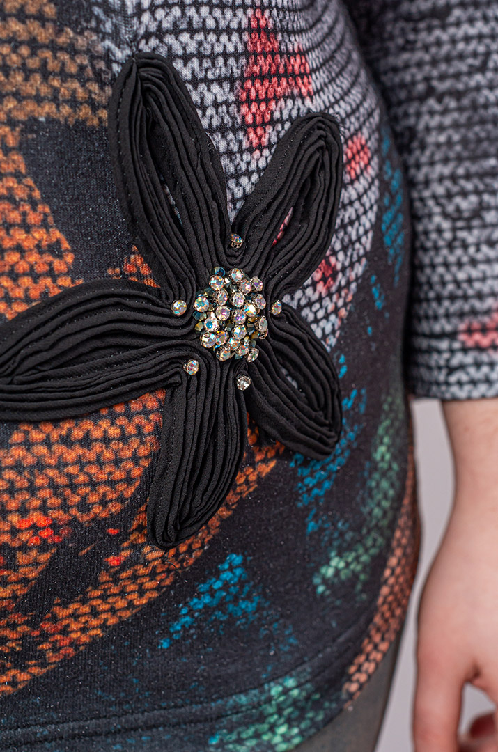 Джемпер спорт із принтом та текстильними прикрасами великих розмірів