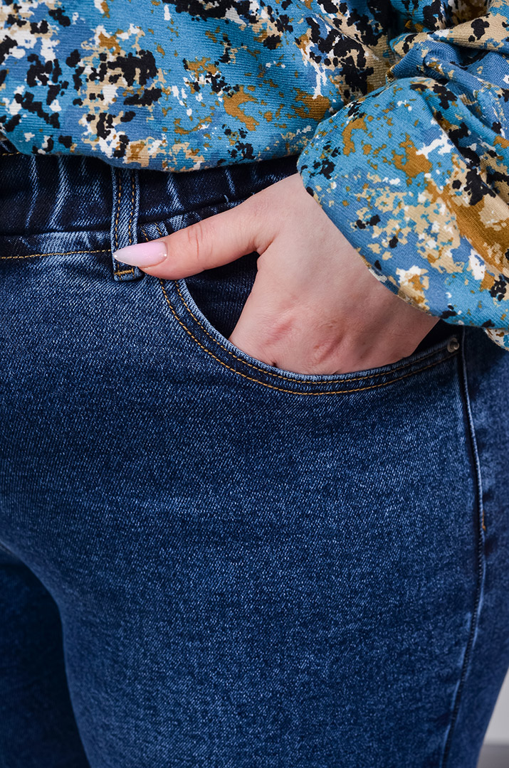 Джинси темно-синього кольору з широкими штанинами великих розмірів