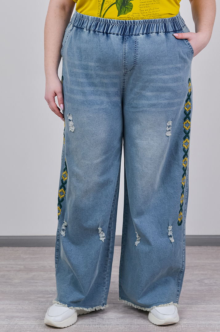 Джинси широкі в блакитному кольорі з вишивкою великих розмірів