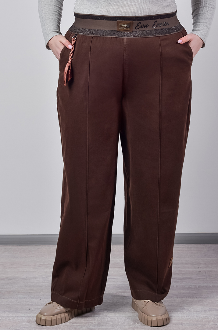 Джинси широкі в коричневому кольорі з декоративною прикрасою великих розмірів