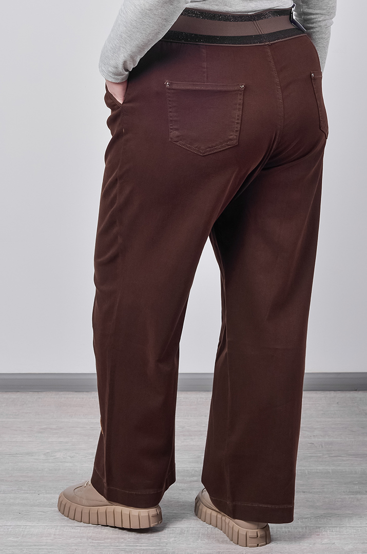 Джинси широкі в коричневому кольорі з декоративною прикрасою великих розмірів