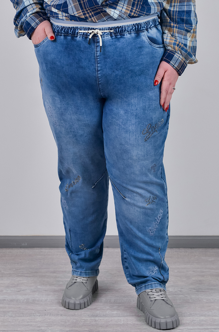 Джинси банани з декоративними камінчиками та мінімалістичною вишивкою великих розмірів