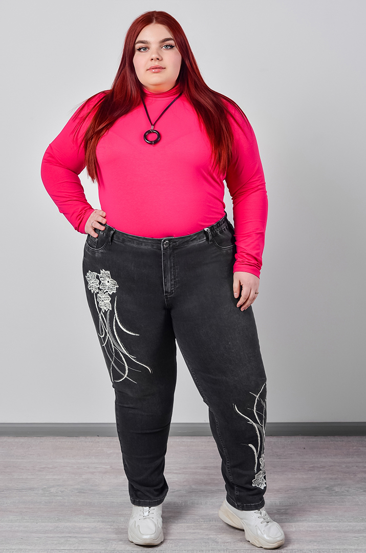 Джинси завужені в графітовому кольорі з контрастним принтом великих розмірів