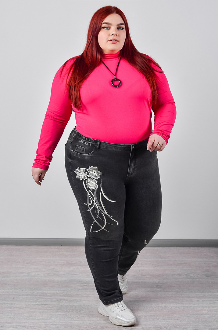 Джинси завужені в графітовому кольорі з контрастним принтом великих розмірів