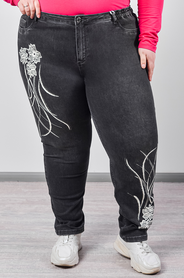 Джинси завужені в графітовому кольорі з контрастним принтом великих розмірів