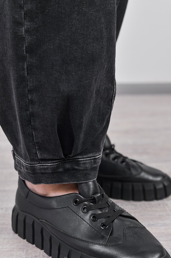 Джинси банани в графітовому кольорі з декоративними швами великих розмірів