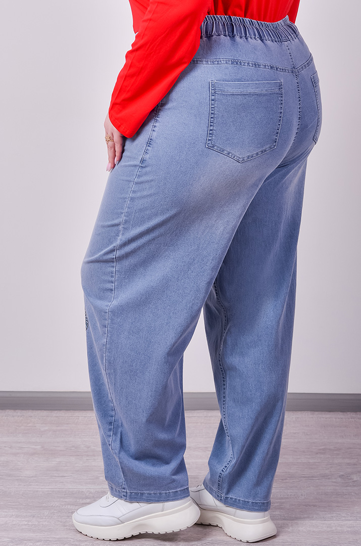 Джинси банани в блакитному кольорі з вишивкою великих розмірів