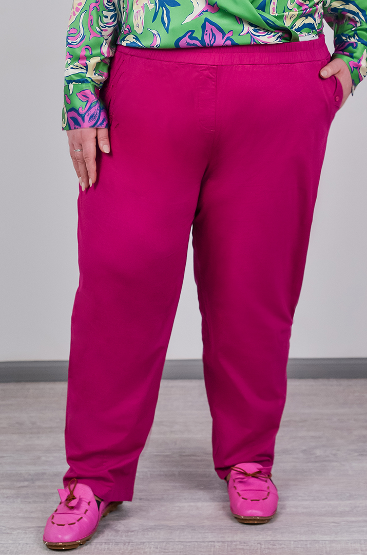 Брюки банани з декоративною вишивкою великих розмірів