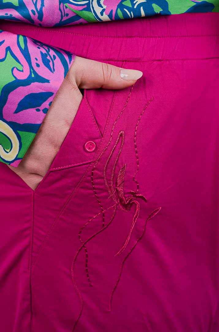 Брюки банани з декоративною вишивкою великих розмірів