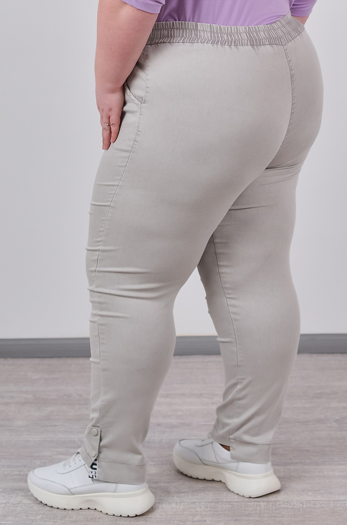 Джинси 7/8 в світло-бежевому відтінку великих розмірів