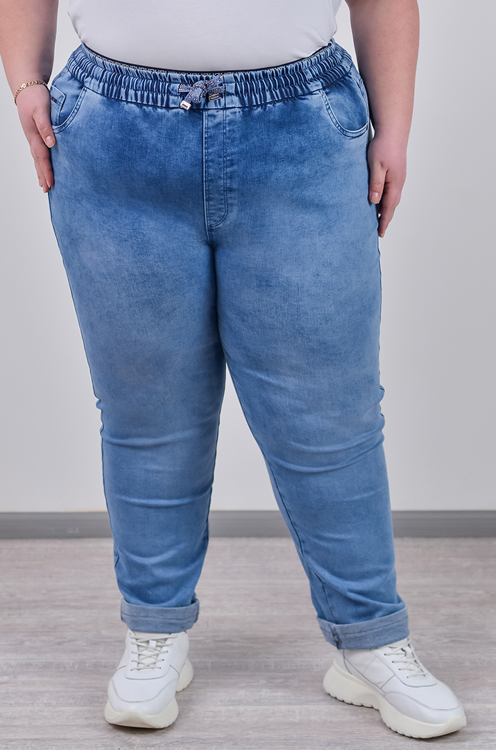 Джинсы 7/8 с эластичным поясом и декоративным шнурком больших размеров