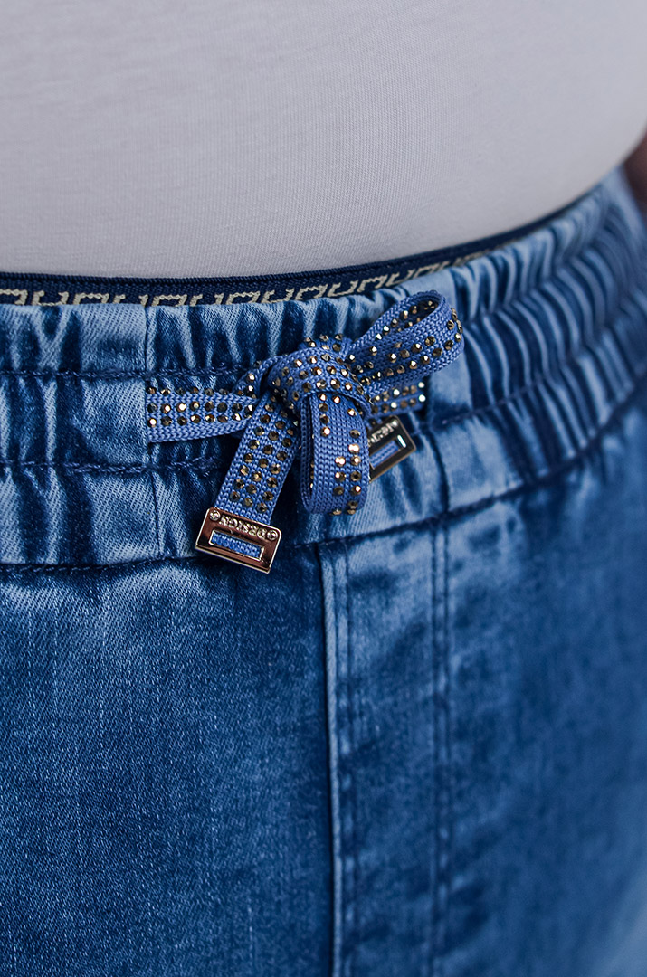 Джинсы 7/8 с эластичным поясом и декоративным шнурком больших размеров