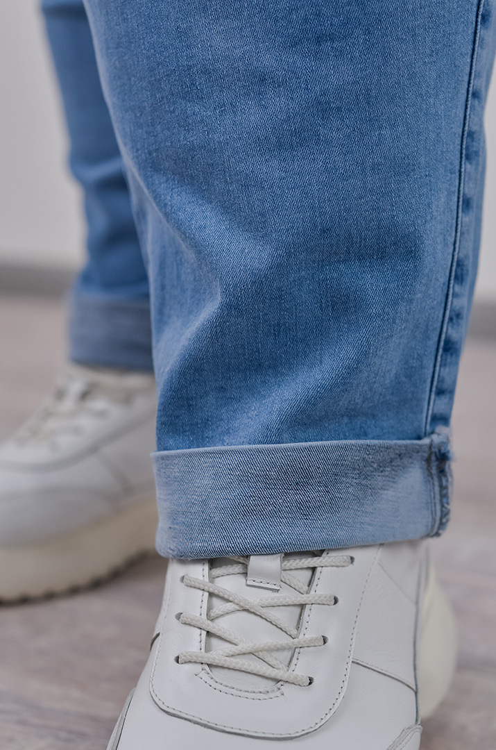 Джинсы 7/8 с эластичным поясом и декоративным шнурком больших размеров