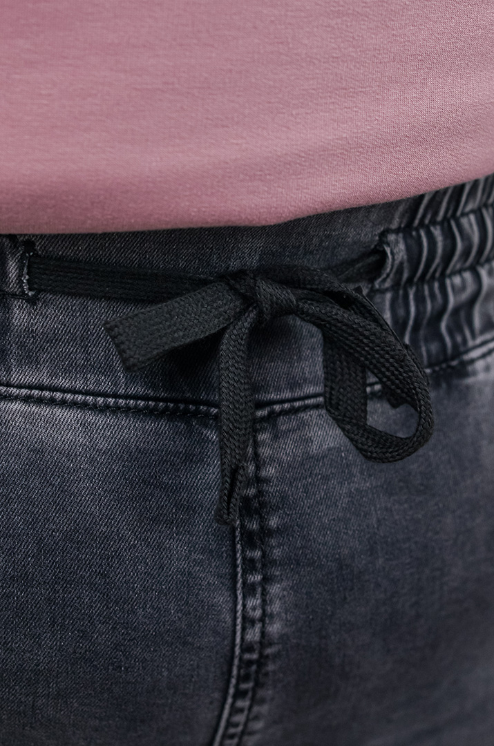 Джинси банани графітового відтінку з акцентним декором великих розмірів