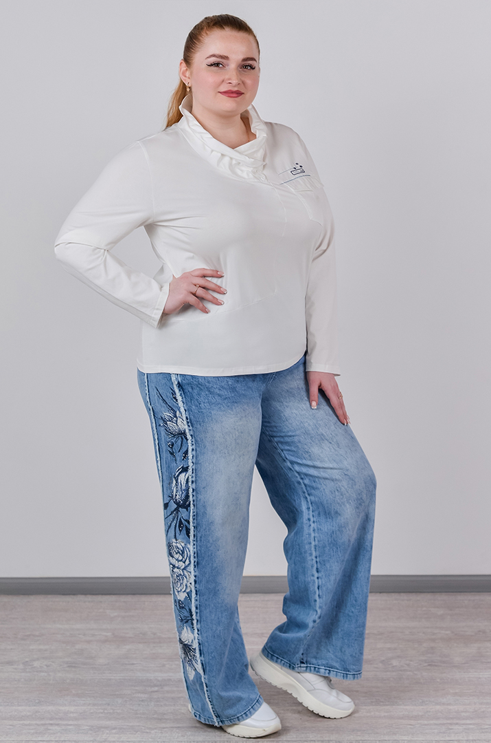 Широкие джинсы с цветочным декором и стразами больших размеров