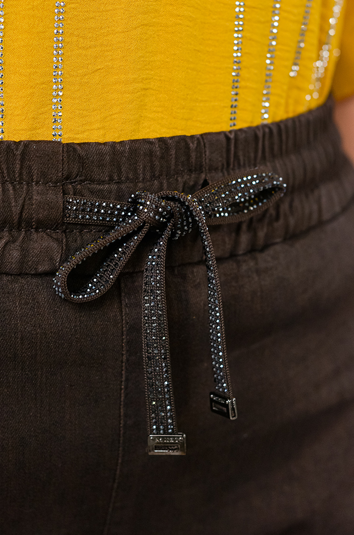 Джинсы прямого кроя с декоративной строчкой на манжете больших размеров