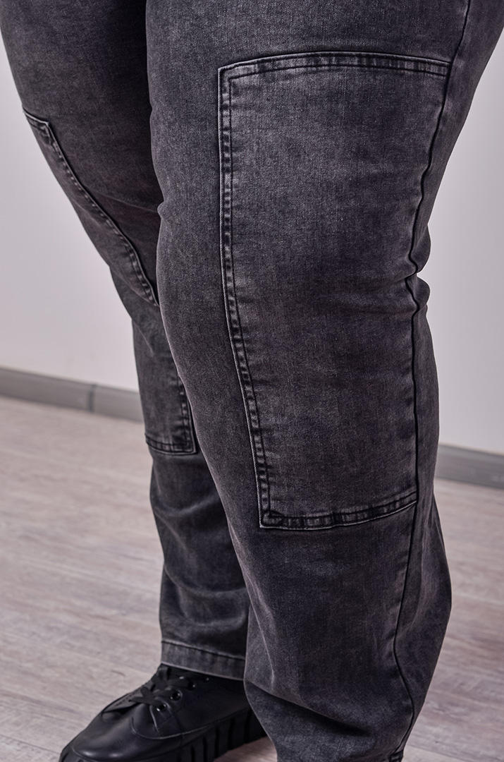 Джинсы графитового оттенка с декоративными швами больших размеров