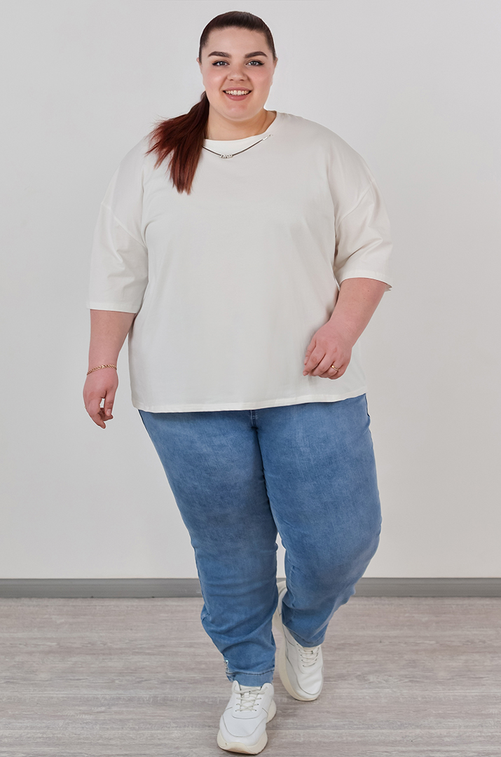 Джинсы 7/8 с акцентной бабочкой из стразов больших размеров