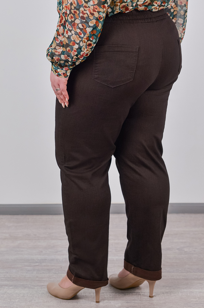 Джинси завужені в шоколадному кольорі з манжетами великих розмірів