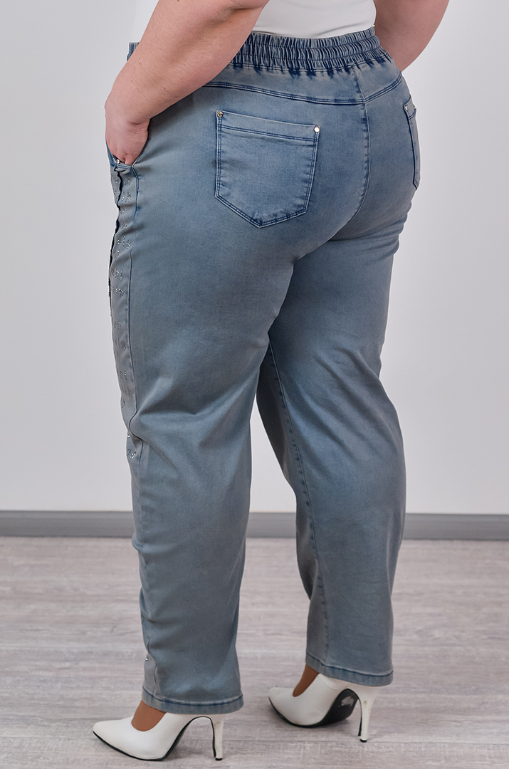 Джинсы бананы голубые с декоративной отделкой больших размеров