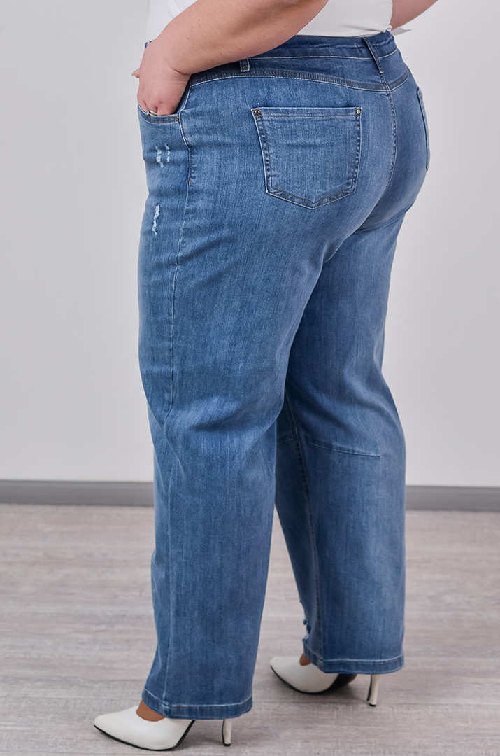 Классические джинсы прямого кроя голубого цвета больших размеров