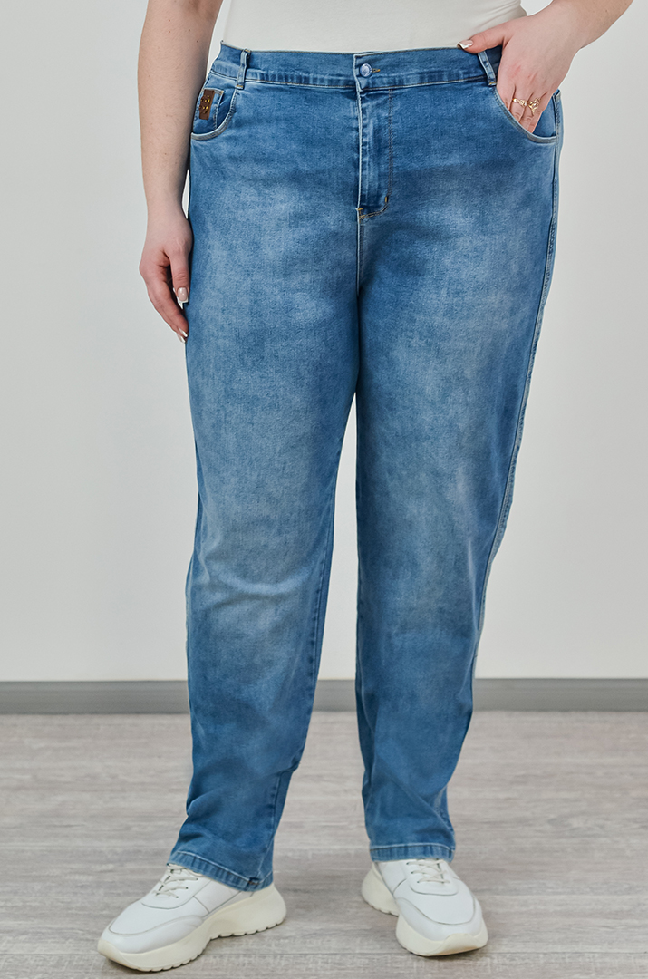 Джинси завужені в блакитному відтінку класичного дизайну великих розмірів