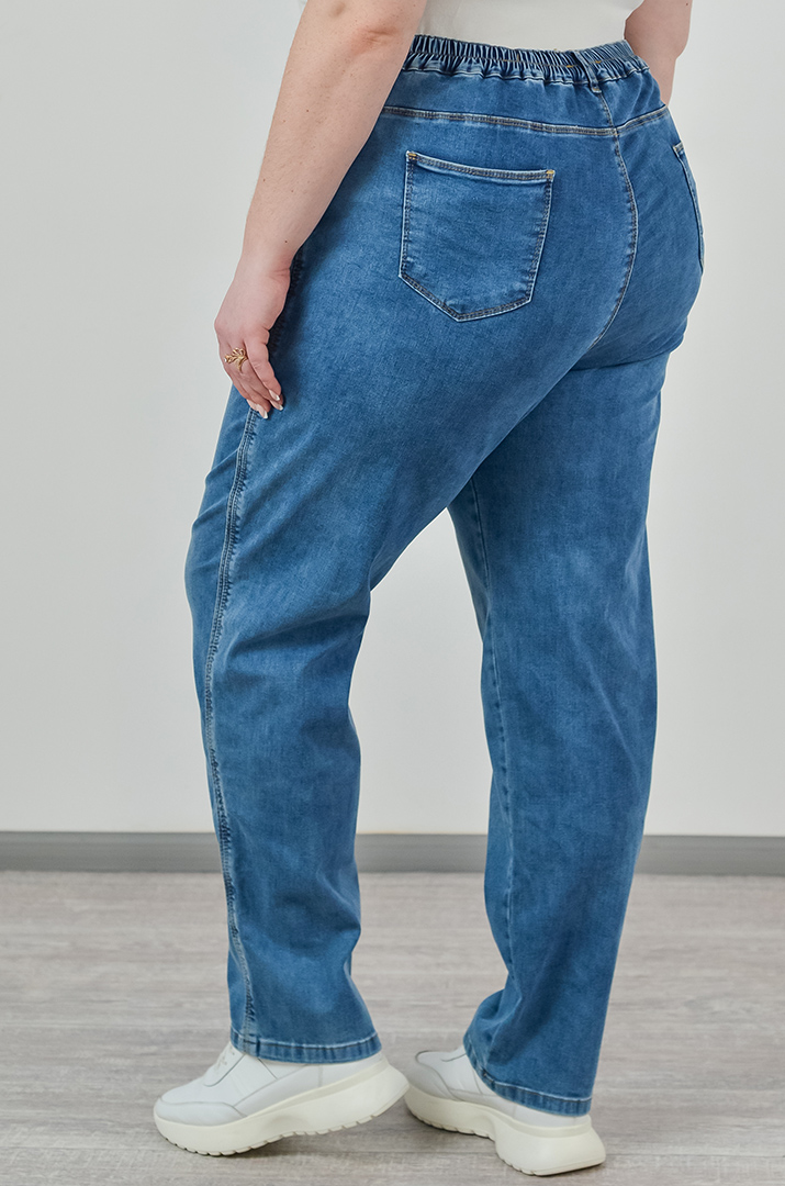 Джинси завужені в блакитному відтінку класичного дизайну великих розмірів