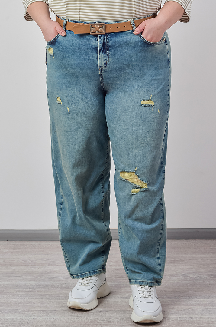 Джинсы бананы с боковой молнией и декоративными потертостями больших размеров