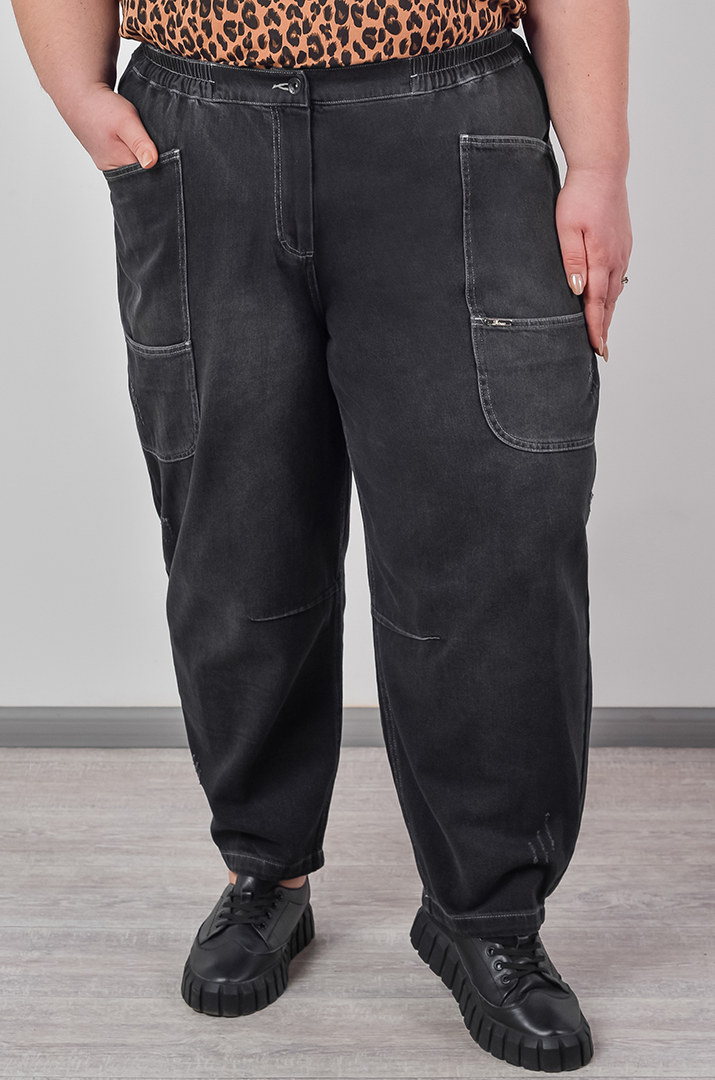 Джинсы бананы с накладными карманами больших размеров