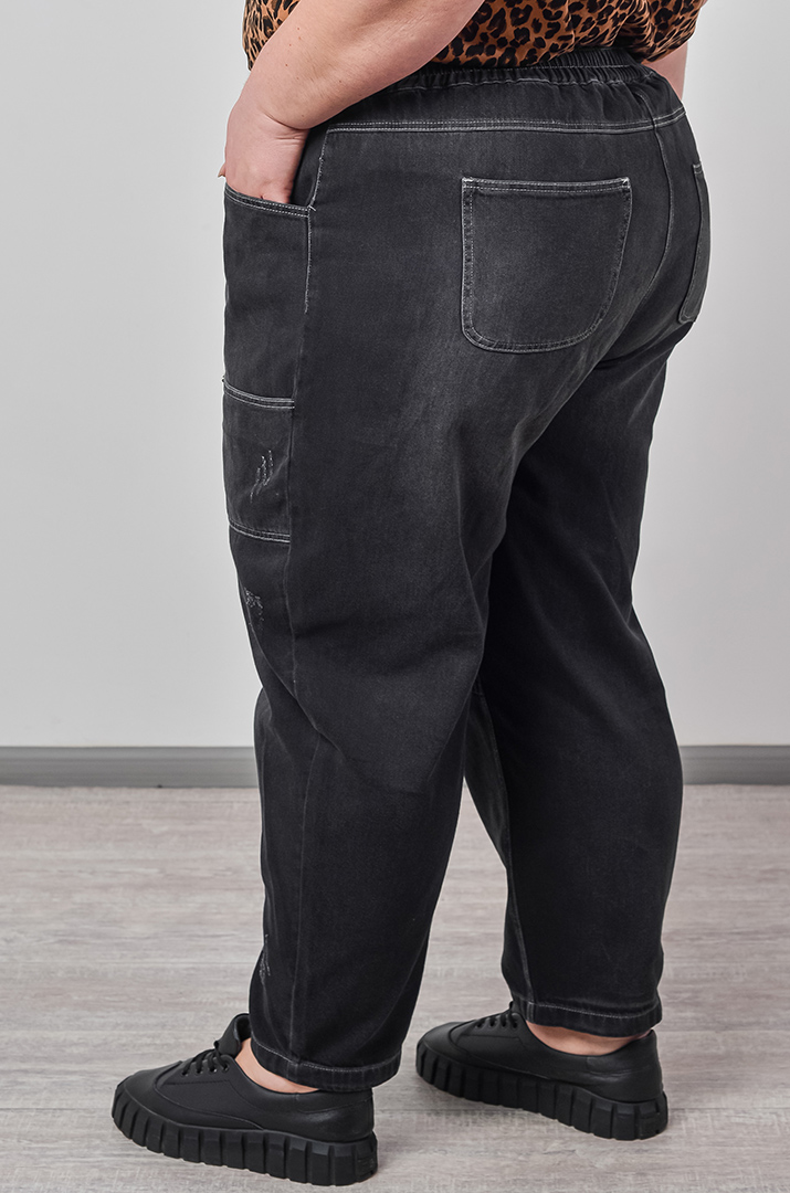 Джинсы бананы с накладными карманами больших размеров