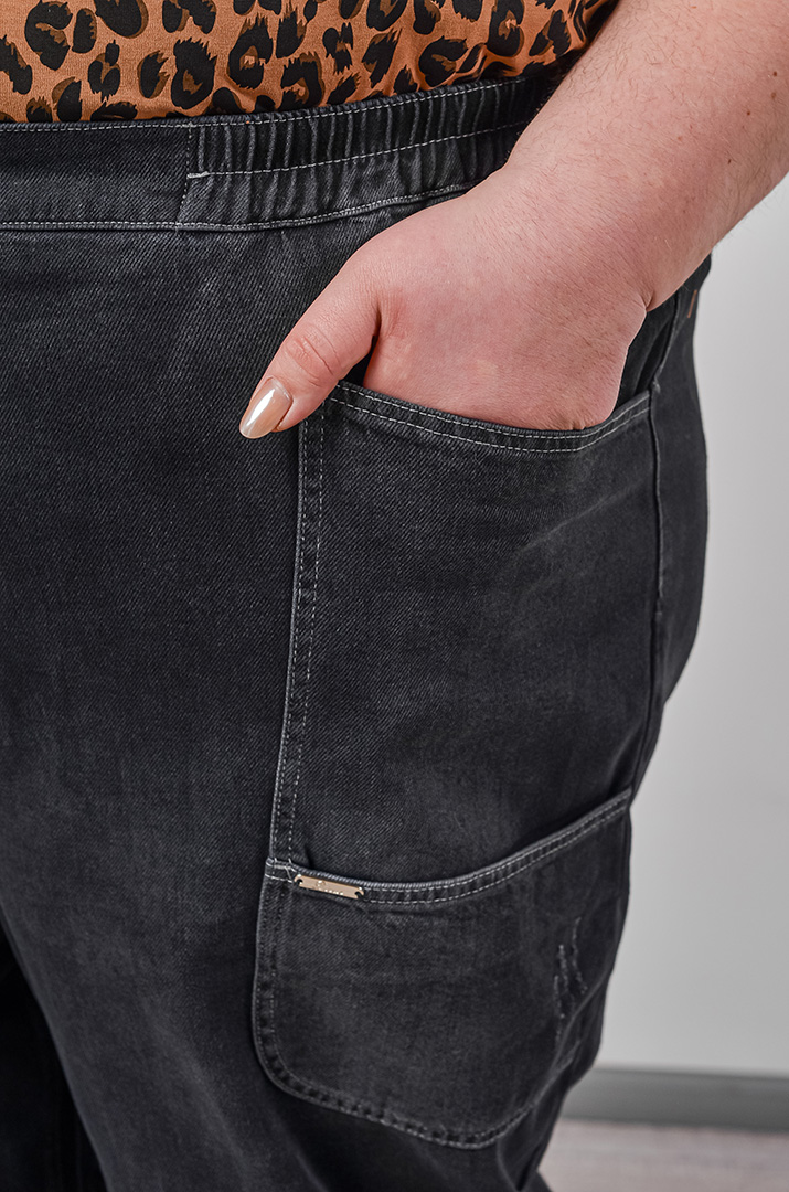 Джинсы бананы с накладными карманами больших размеров