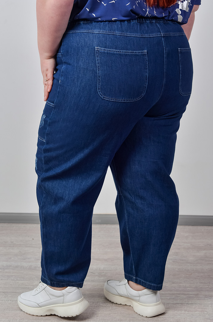 Джинсы бананы с накладными карманами больших размеров