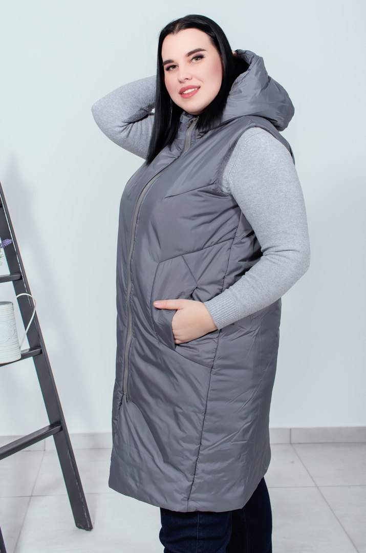 Жилет середньої довжини з принтом на спині  супер батал