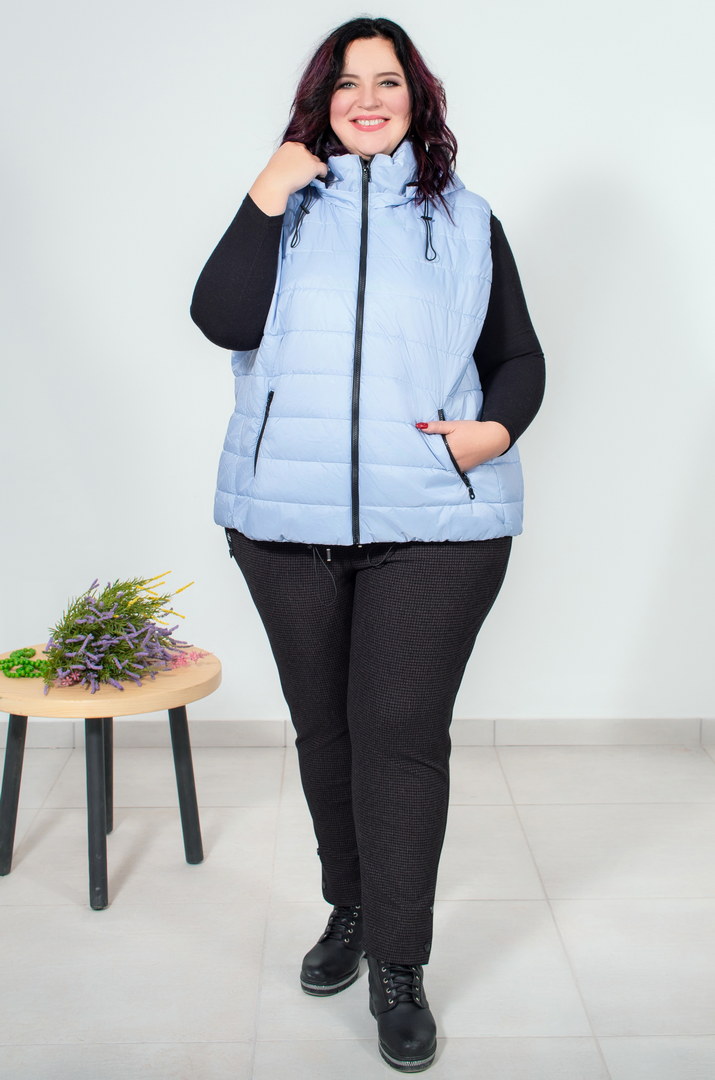 Короткий стьобаний жилет з каптуром супер батал